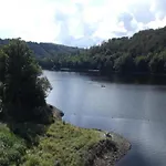 Einladendes, Freistehendes In 別荘